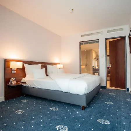 Vier Jahreszeiten 4*