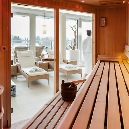 Vier Jahreszeiten Hotel 4*