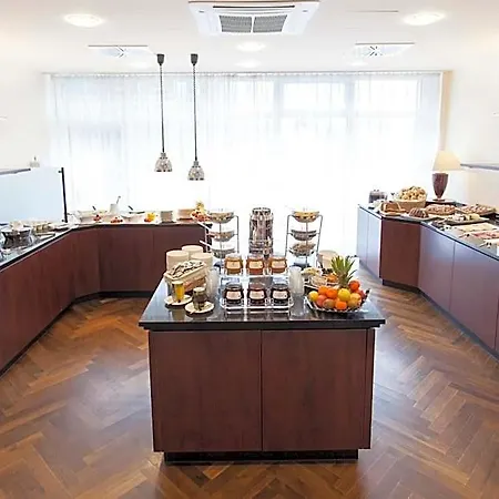 Vier Jahreszeiten Hotel 4*