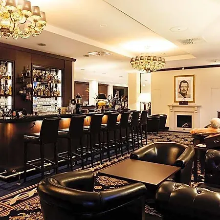 Vier Jahreszeiten Hotel 4*