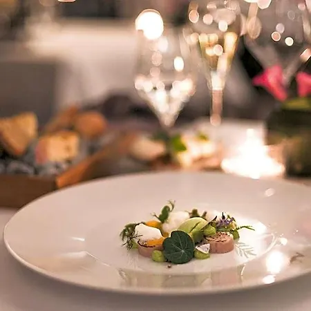 Vier Jahreszeiten Hotel 4*