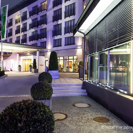 Vier Jahreszeiten Hotel 4*
