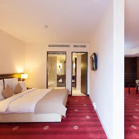 Vier Jahreszeiten Hotel 4*