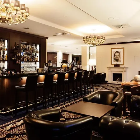 Vier Jahreszeiten Hotel 4*