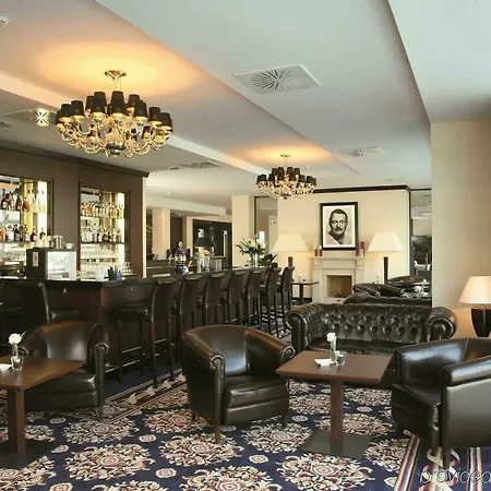 Vier Jahreszeiten Hotel 4*
