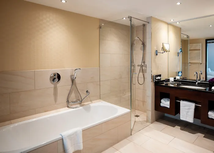 Vier Jahreszeiten Hotel 4*