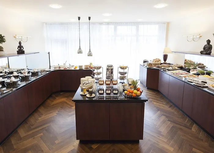 Vier Jahreszeiten Hotel 4*